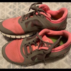 💥💥MUST BUNDLE 3 OR MORE Women’s Nike shoes